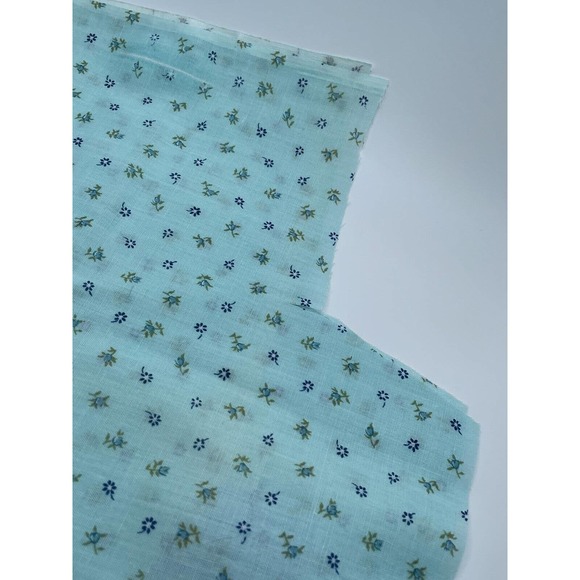 Blue Floral Cotton Fabric Flowers 13.5” X 45” - Picture 4 of 4